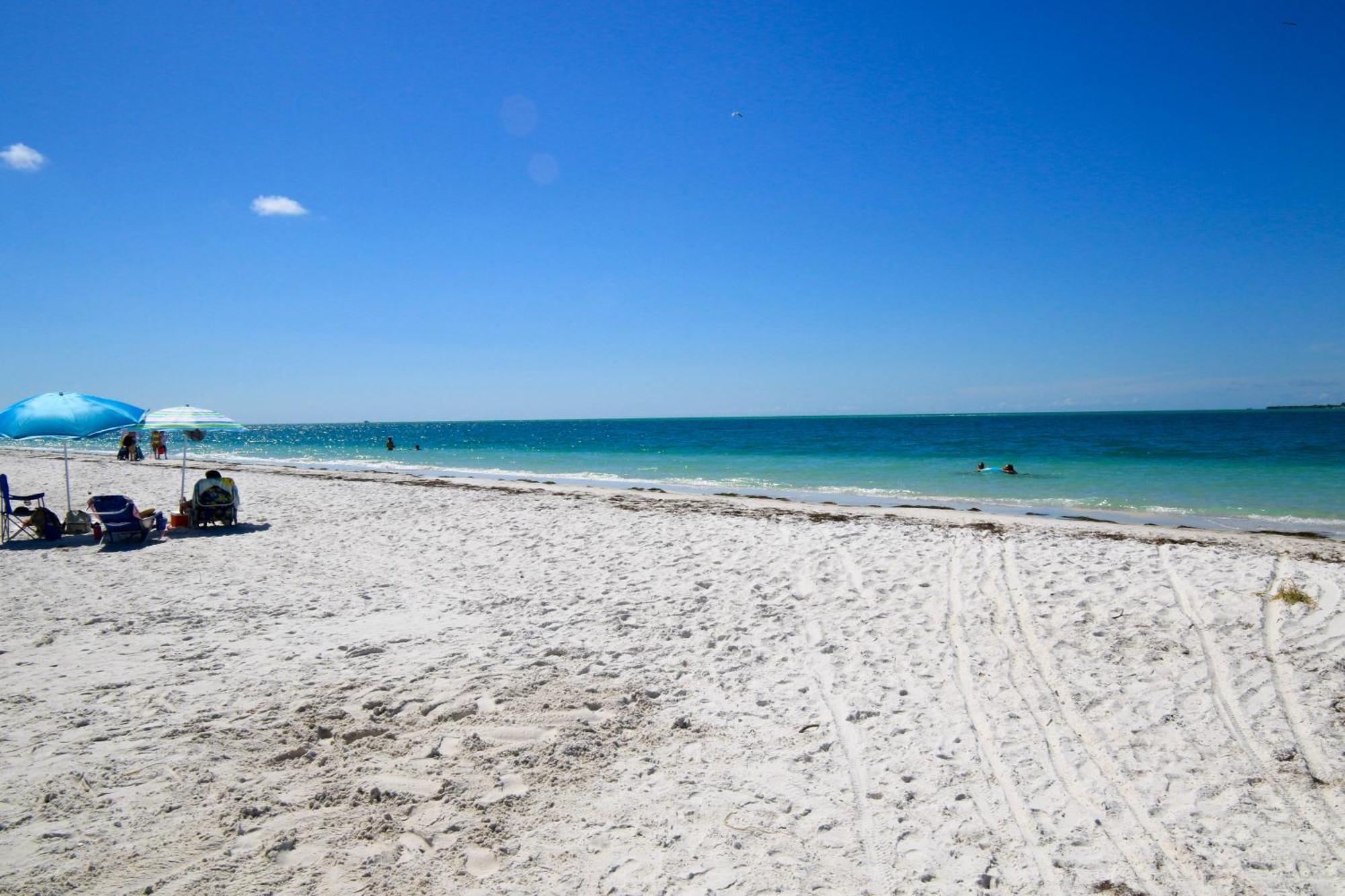 Anna Maria Island Runaway Tropical Dream-One Minute Walk To The Beach-Heated Pool Bradenton Beach Exterior foto