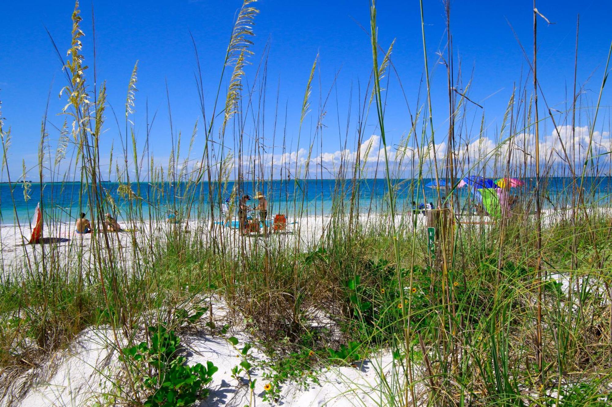 Anna Maria Island Runaway Tropical Dream-One Minute Walk To The Beach-Heated Pool Bradenton Beach Exterior foto