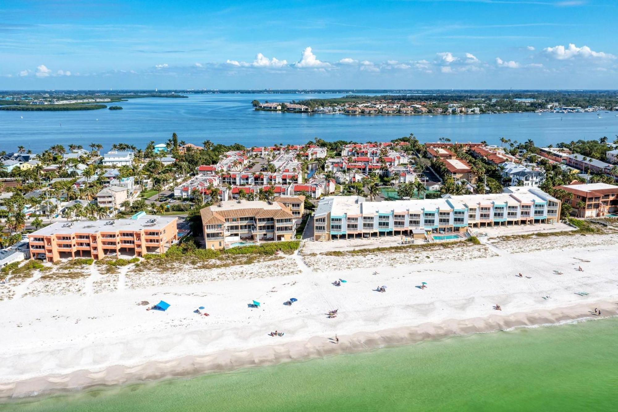 Anna Maria Island Runaway Tropical Dream-One Minute Walk To The Beach-Heated Pool Bradenton Beach Exterior foto